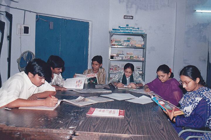 Shantilal Shah Pharmacy College campus in Bhavnagar, Gujarat, India — photo 5
