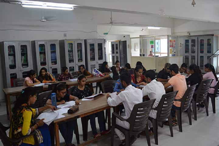 Sharda School of Pharmacy campus in Gandhinagar, Gujarat, India — photo 4