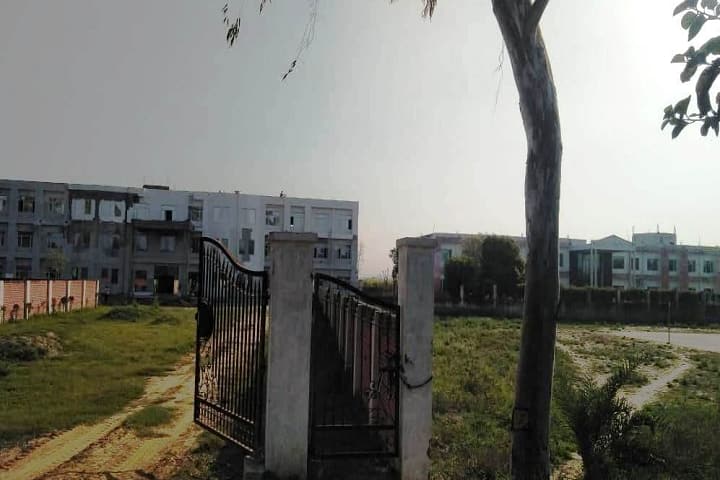 Sharda College of Pharmacy campus in Meerut, Uttar Pradesh, India — photo 1