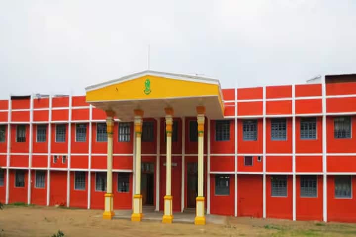 Sri Sarada College of Education for Women campus in Ariyakulam, Tamil Nadu, India — photo 1