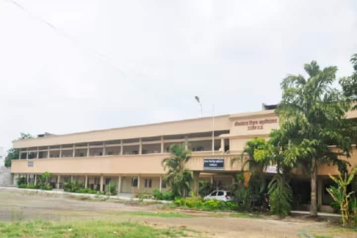 Lokmanya Tilak Science and Commerce College campus in Ujjain, Madhya Pradesh, India — photo 1