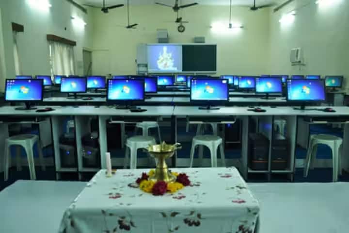 Lokmanya Tilak Science and Commerce College campus in Ujjain, Madhya Pradesh, India — photo 3