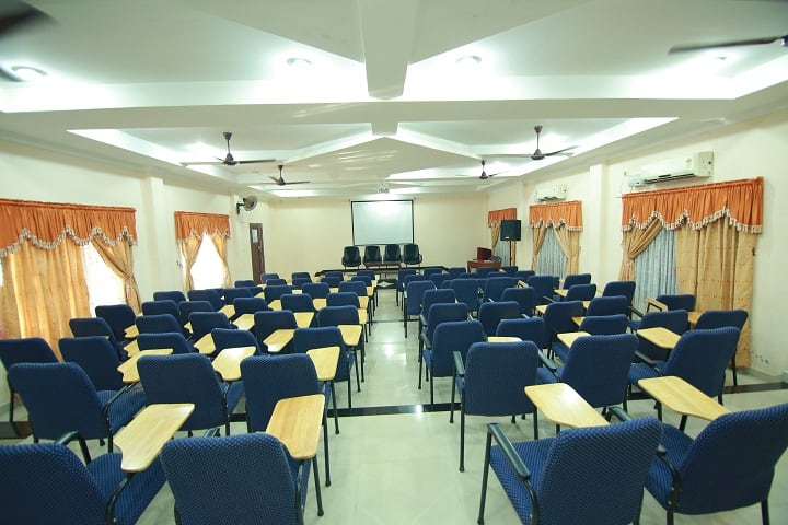 Nirmala College of Pharmacy campus in Ernakulam, Kerala, India — photo 2