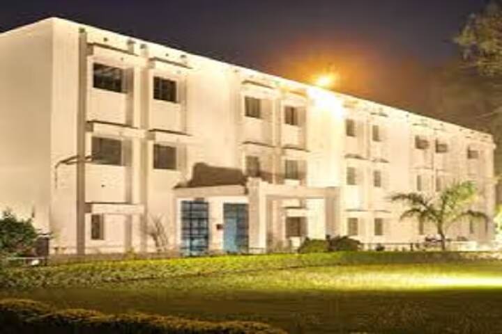 Rakshpal Bahadur Teachers Training Institute campus in Bareilly, Uttar Pradesh, India — photo 1