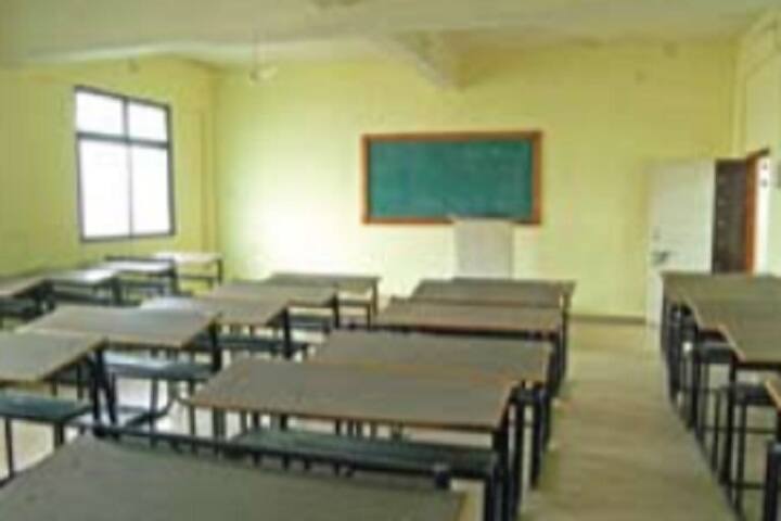 Institute of Pharmaceutical Science and Research For Girls campus in Pune, Maharashtra, India — photo 4