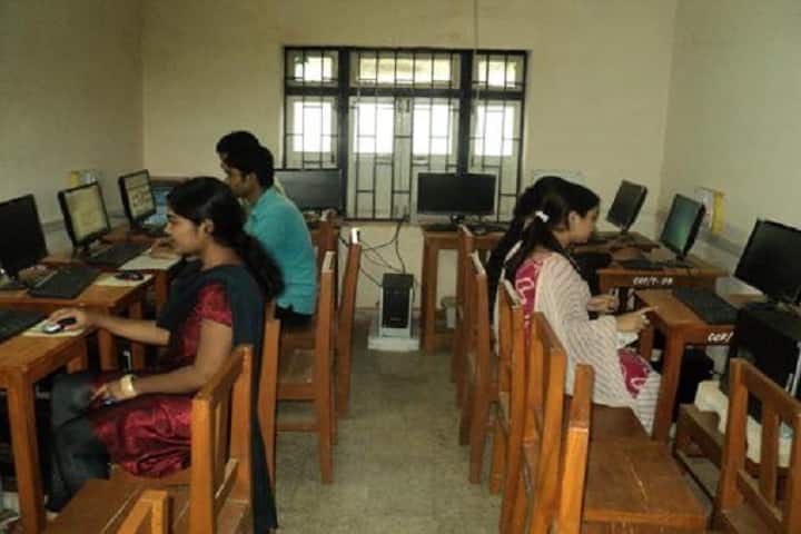 Dau Shri Vasudev Chandrakar Kamdhenu Vishwavidyalaya campus in Durg, Chhattisgarh, India — photo 4