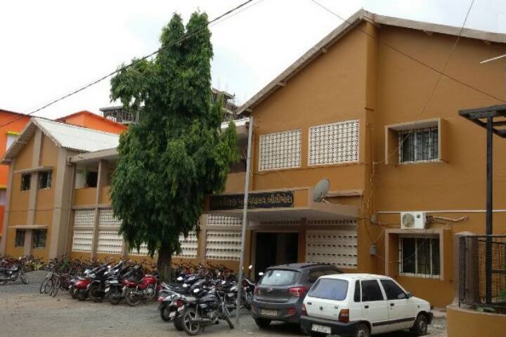 Shrirang Shikshan Mahavidyalaya campus in Bilimora, Gujarat, India — photo 2