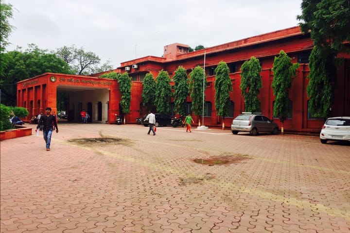 DAVV Indore campus in Indore, Madhya Pradesh, India — photo 4