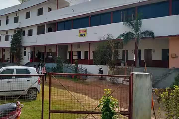 Shreenath College campus in Dungarpur, Rajasthan, India — photo 1