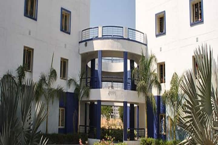 Srinivasan College of Pharmaceutical Sciences campus in Tiruchirappalli, Tamil Nadu, India — photo 1