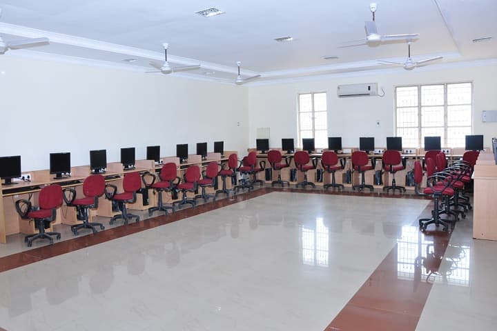 Senghundhar College of Pharmacy campus in Namakkal, Tamil Nadu, India — photo 3