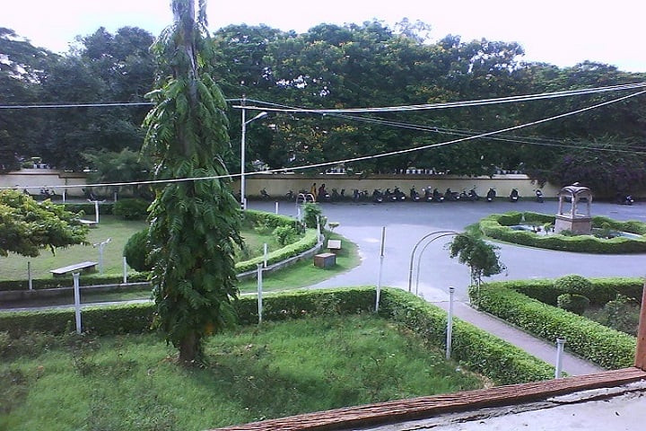 Mahila Maha Vidyalaya campus in Varanasi, Uttar Pradesh, India — photo 2