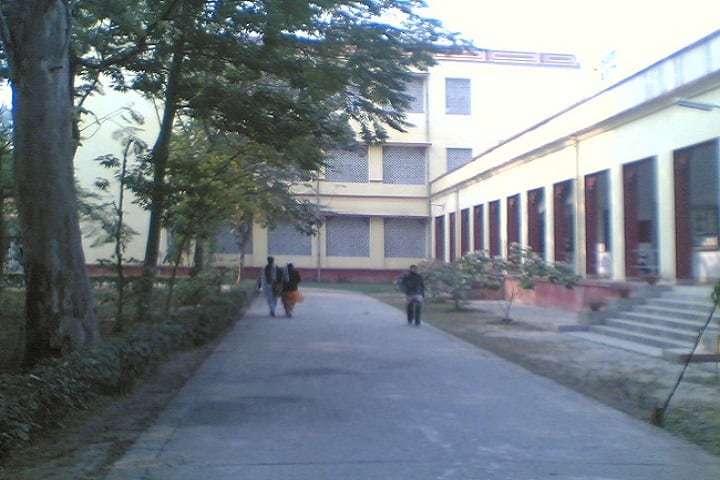 Mahila Maha Vidyalaya campus in Varanasi, Uttar Pradesh, India — photo 4