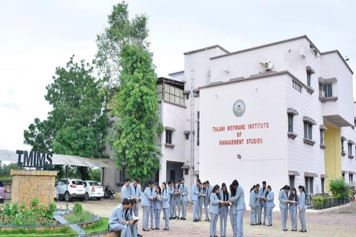 Tolani Institute of Management Studies campus in Adipur, Gujarat, India — photo 1