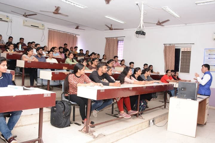 Tolani Institute of Management Studies campus in Adipur, Gujarat, India — photo 2