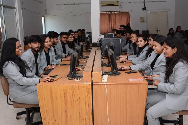 Tolani Institute of Management Studies campus in Adipur, Gujarat, India — photo 4