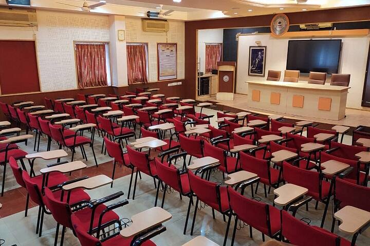 Tolani Institute of Management Studies campus in Adipur, Gujarat, India — photo 5