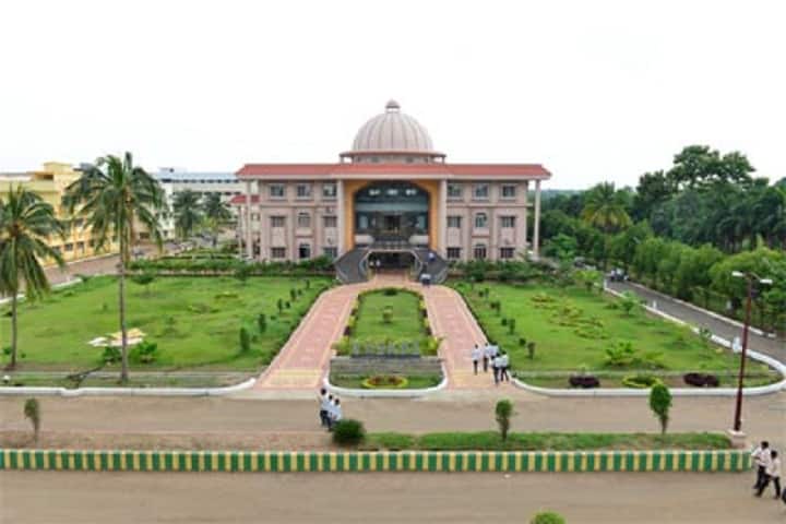 Sri Vasavi Institute of Pharmaceutical Sciences campus in Chinatadepalli, Andhra Pradesh, India — photo 1