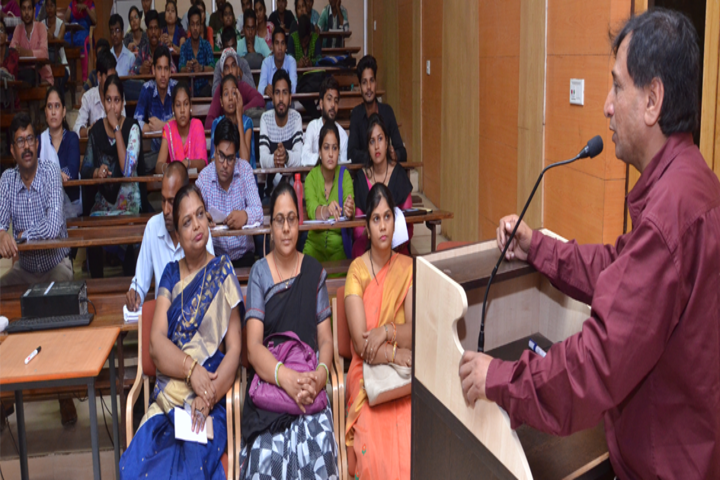 Government Nagarjuna Post Graduate College of Science campus in Raipur, Chhattisgarh, India — photo 4