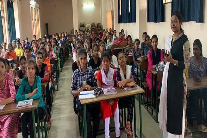 Government Dr Waman Wasudev Patankar Girls PG College campus in Durg, Chhattisgarh, India — photo 4