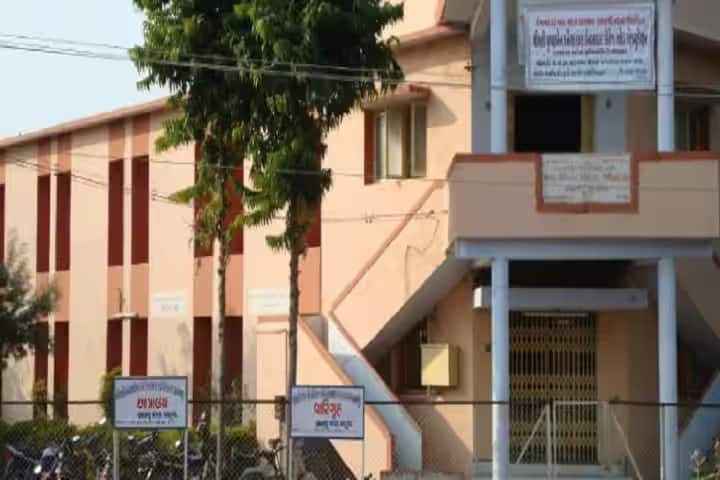Smt PK Inamdar College of Education campus in Bakrol, Gujarat, India — photo 1