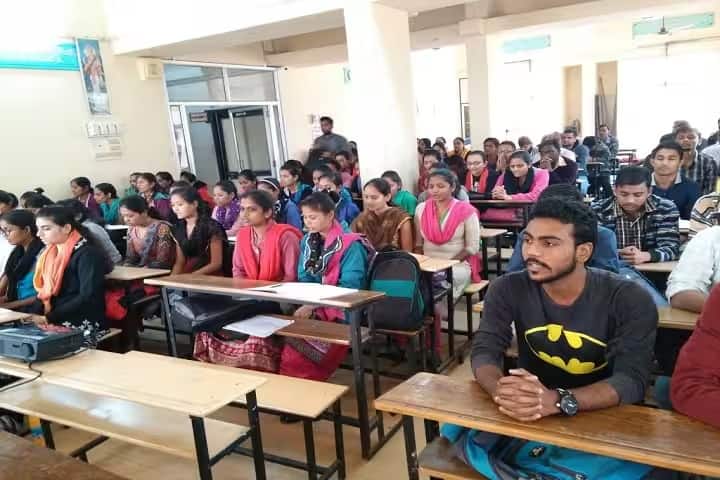 Shri IJ Patel B Ed College campus in Anand, Gujarat, India — photo 3