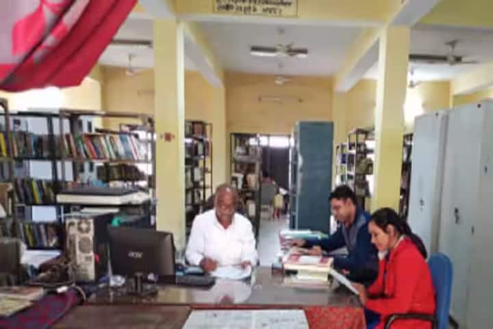 Government Sant Guru Ghasidas PG College campus in Dhamtari, Chhattisgarh, India — photo 2