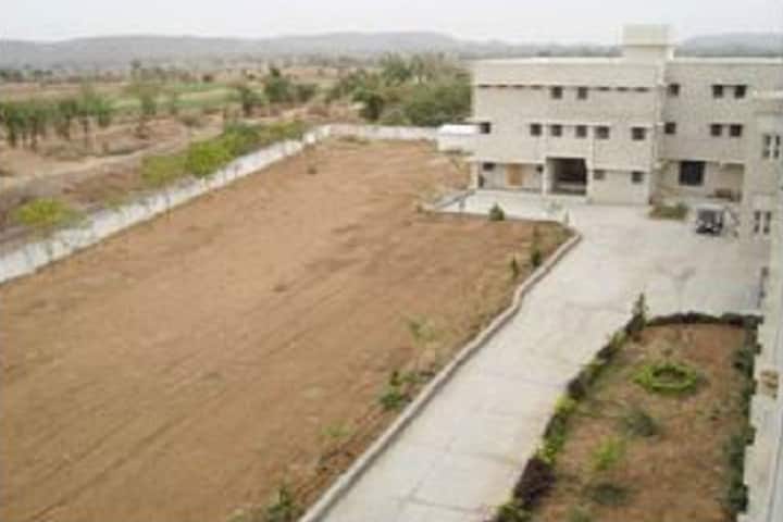 Ratanba College of Education campus in Sabarkantha, Gujarat, India — photo 2