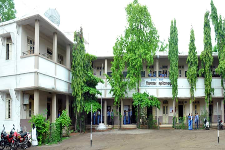 Dhule Education Society's College of Education campus in Dhule, Maharashtra, India — photo 1