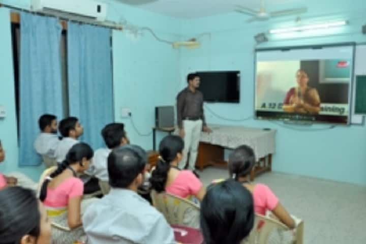 Dhule Education Society's College of Education campus in Dhule, Maharashtra, India — photo 2