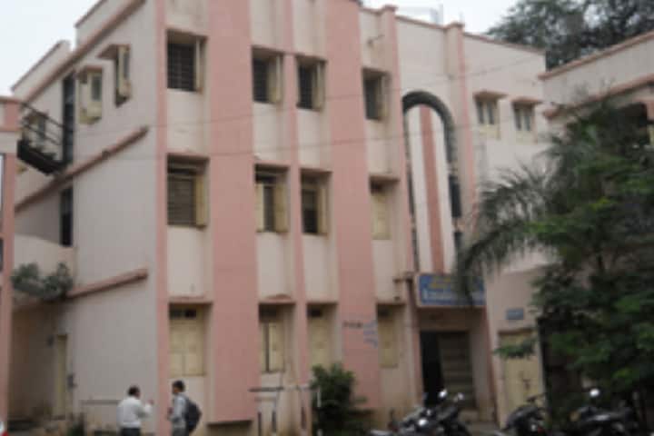 Dhule Education Society's College of Education campus in Dhule, Maharashtra, India — photo 3