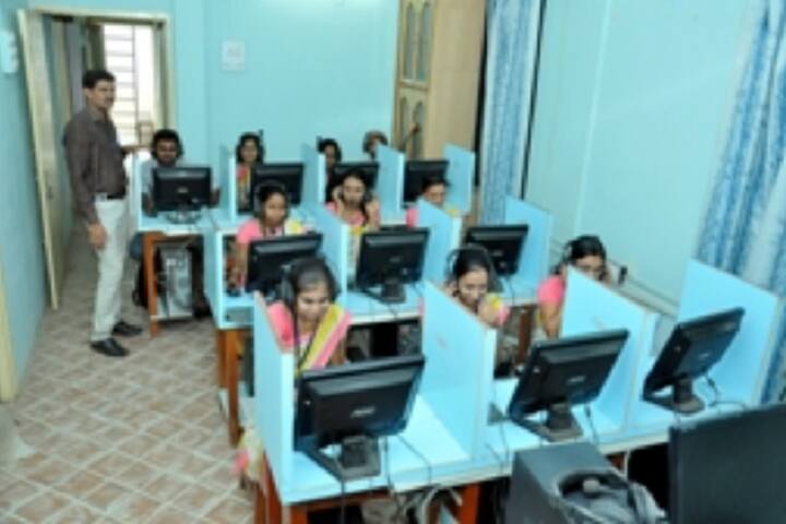 Dhule Education Society's College of Education campus in Dhule, Maharashtra, India — photo 4