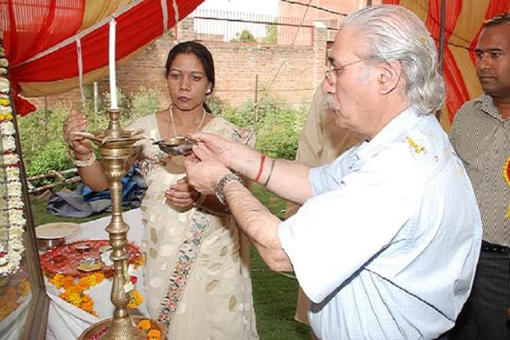 Shiv Mandir Chhuttan Lal Kaka Girls PG and B Ed College campus in Sikandrabad, Uttar Pradesh, India — photo 3