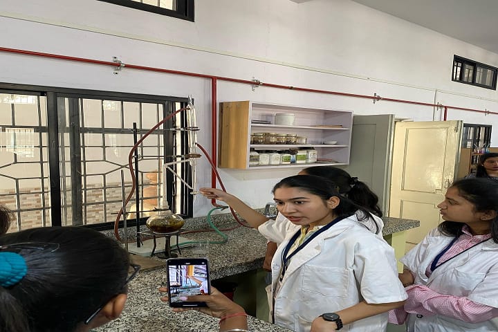 Nikalas Mahila Mahavidyalaya campus in Nagpur, Maharashtra, India — photo 3