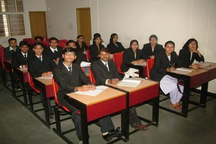 Shri Vaishnav Institute of Law campus in Indore, Madhya Pradesh, India — photo 3