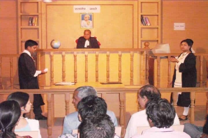 Shri Vaishnav Institute of Law campus in Indore, Madhya Pradesh, India — photo 5