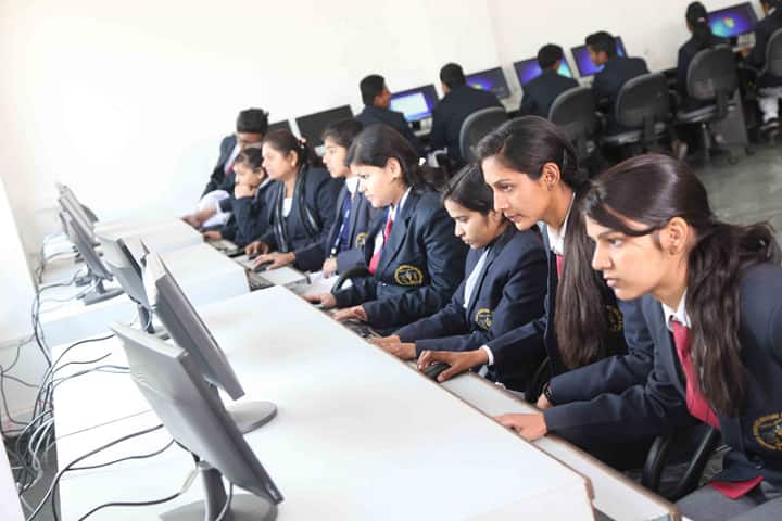 School of Pharmaceutical Sciences and Technology campus in Dehradun, Uttarakhand, India — photo 3
