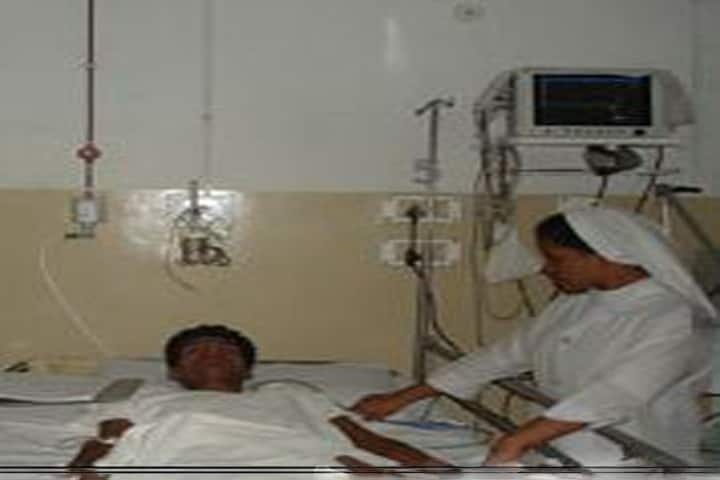 Kurji Holy Family Hospital campus in Patna, Bihar, India — photo 1