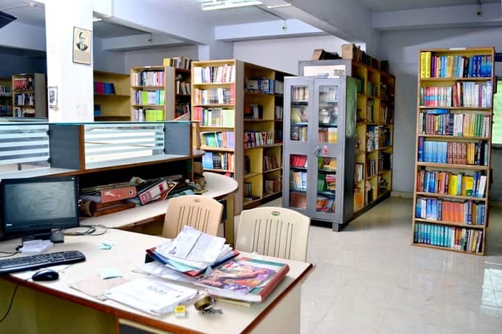 Smt Premalatai Chavan Polytechnic campus in Karad, Maharashtra, India — photo 4