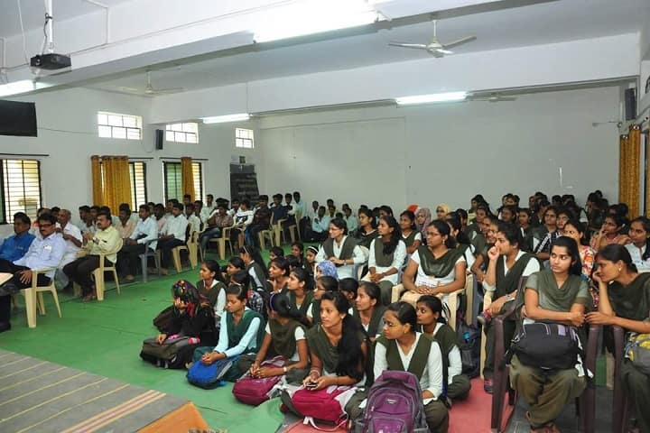 Yogeshwari Mahavidyalaya campus in Beed, Maharashtra, India — photo 2