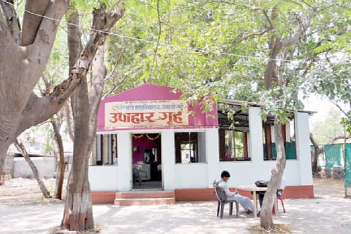 Yogeshwari Mahavidyalaya campus in Beed, Maharashtra, India — photo 5