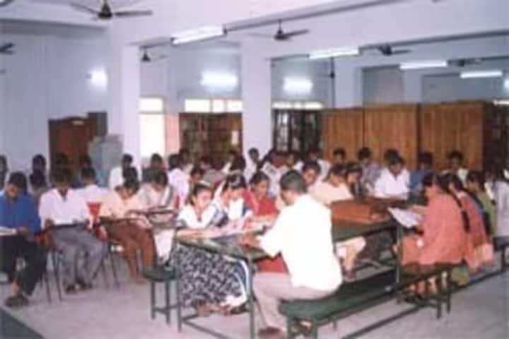 Sri Vasavi College campus in Erode, Tamil Nadu, India — photo 3