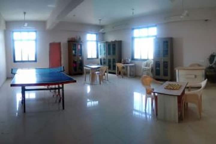 Dr HR Gajwani College of Education campus in Adipur, Gujarat, India — photo 4