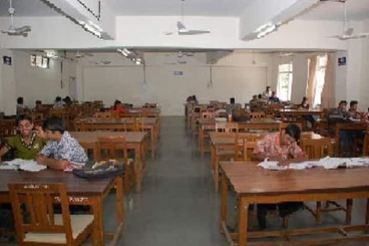 Sou Venutai Chavan Polytechnic campus in Pune, Maharashtra, India — photo 2