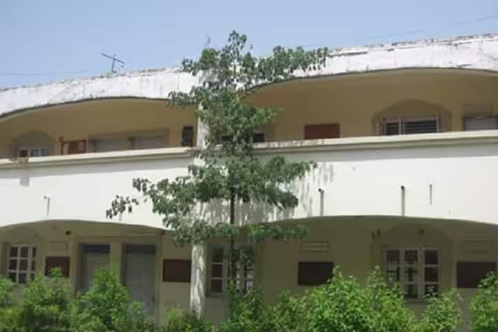 President College of Education campus in Kalol, Gujarat, India — photo 2
