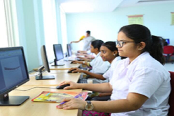 Sarojini Naidu Vanita Pharmacy Maha Vidyalaya campus in Secunderabad, Telangana, India — photo 5