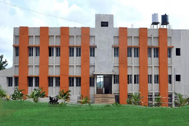 Sant Gajanan Maharaj College of Pharmacy campus in Mahagaon, Maharashtra, India — photo 4