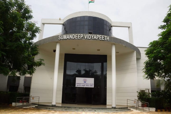 Sumandeep Ayurved Medical College and Hospital campus in Waghodia, Gujarat, India — photo 1
