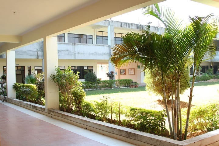 Sardar Patel College of Pharmacy campus in Anand, Gujarat, India — photo 1