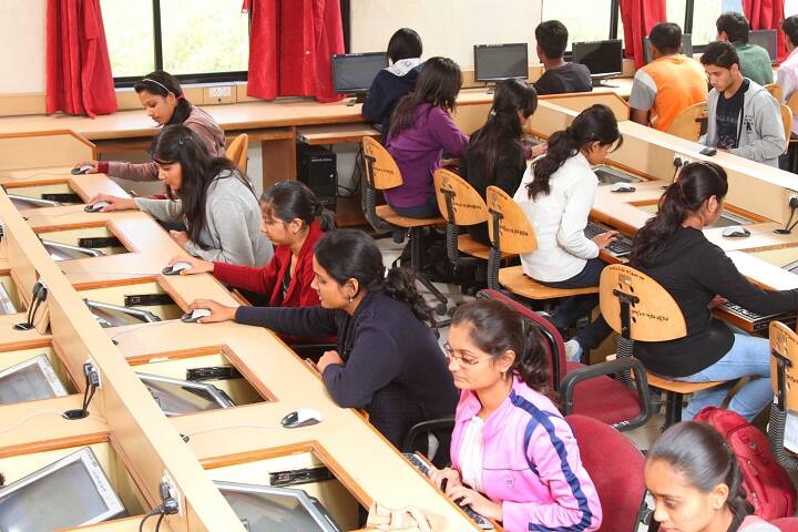 Sardar Patel College of Pharmacy campus in Anand, Gujarat, India — photo 4